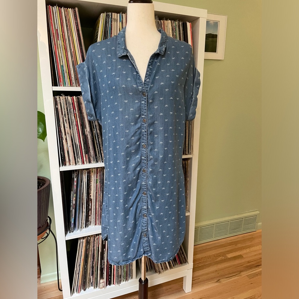 Kenneth Cole Reaction chambray shirtdress w/button-down, cuffed short sleeves